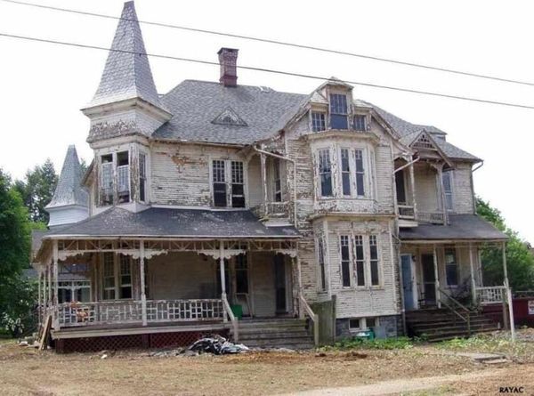 The Old House That Captivated Hearts