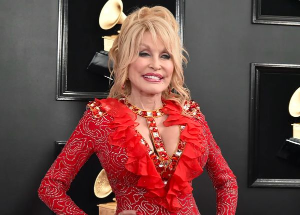 Glamorous and Ready: Dolly Parton’s Unwavering Style