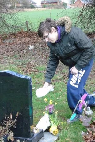 Boy Brings Holiday Cheer to Babies’ Graves with Teddy Bears