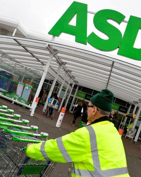 Little Girl Discovers Heartwarming Note in Asda