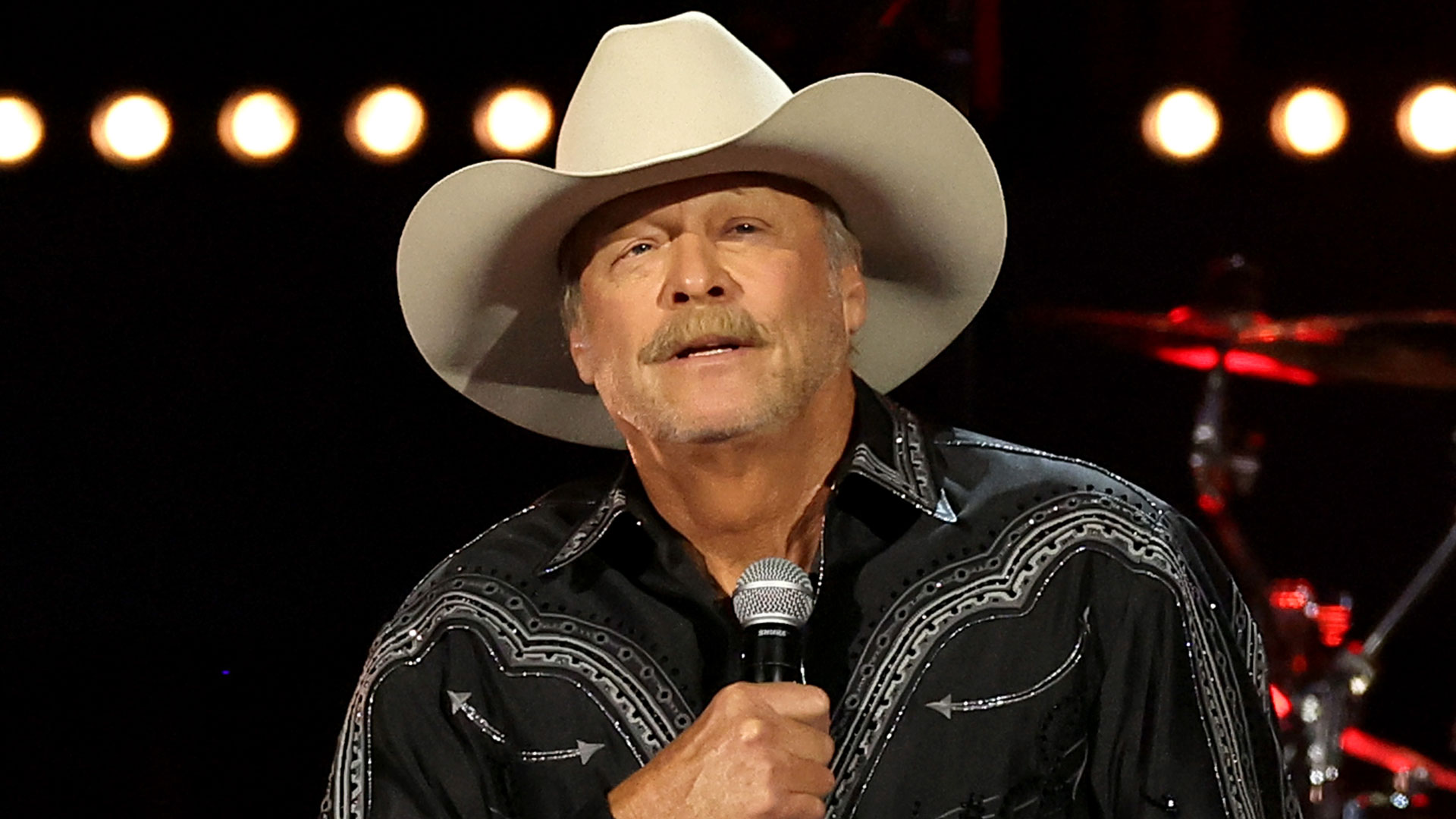 Why Alan Jackson Left the 2016 CMA Awards