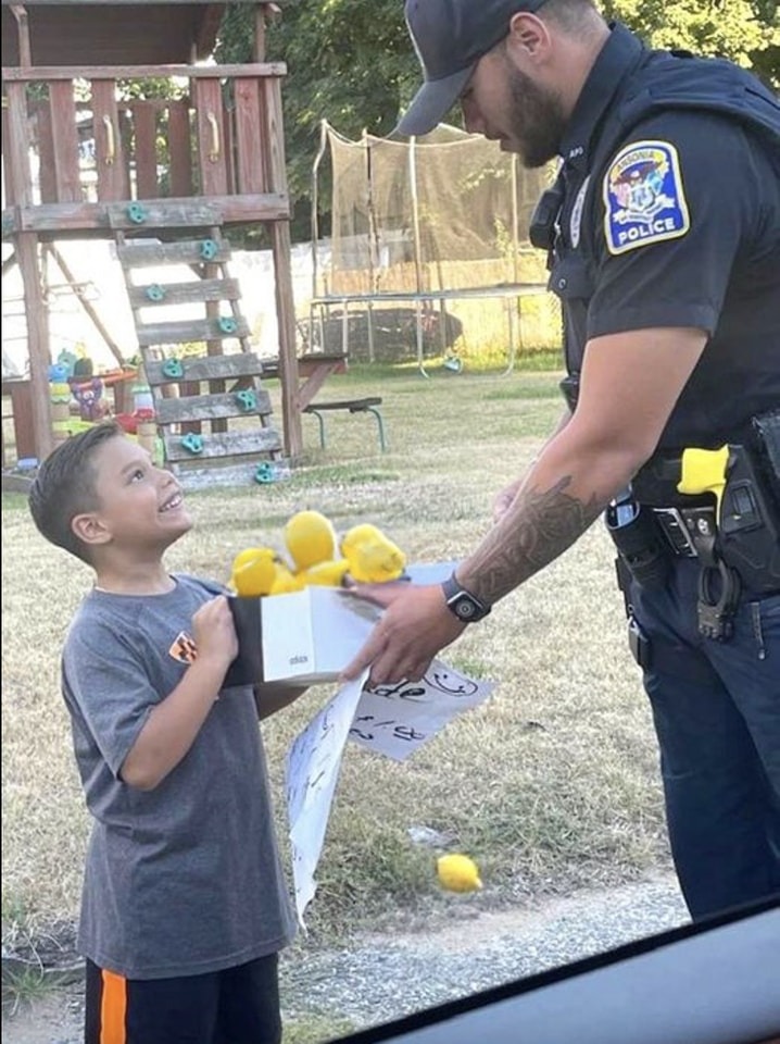 A Heartwarming Surprise for a Young Lemonade Seller