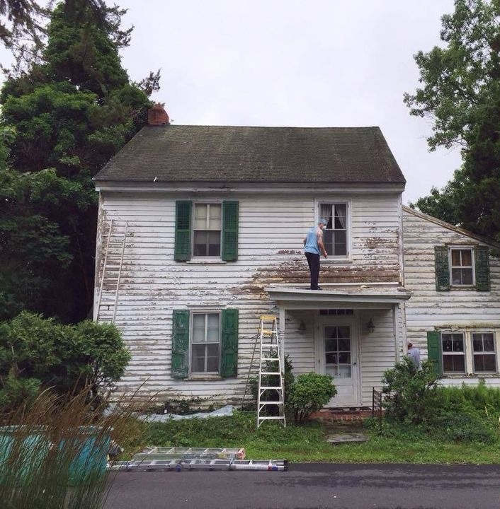 Good Neighbors Come Together to Repair Elderly Pensioner’s House