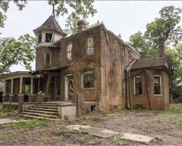 This residence appeared on the verge of collapsing inwards.