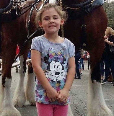 Dad Takes Photo Of Daughter With Horse – What He Spots Leaves Him Laughing!