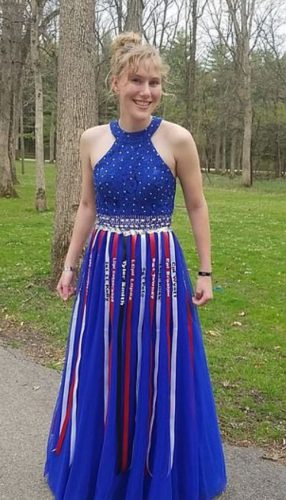 Tears Filled My Eyes When I Saw What Was Written On This Teen’s Prom Dress