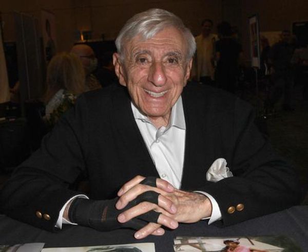 Jamie Farr at a meet-and-greet event