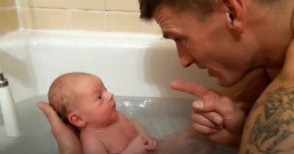 The Magic of a Baby’s First Bath: A Delightful Clip to Watch