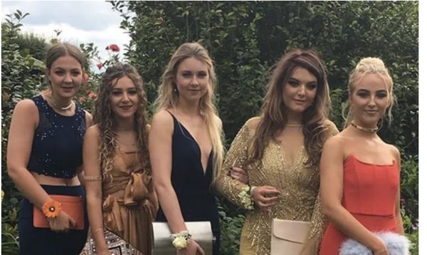 Five Girls Pose For Prom Photo—Later It Goes Viral Due To Little Hidden Detail