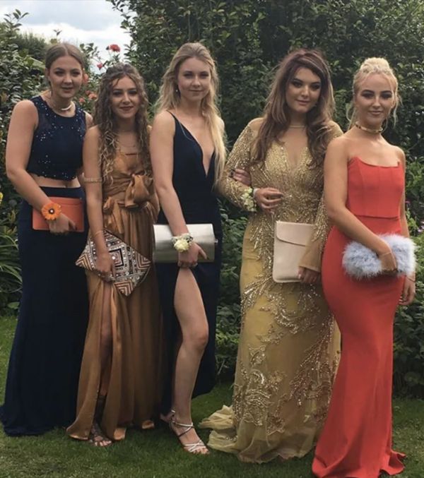 Five Girls Pose For Prom Photo—Later It Goes Viral With a Little Hidden Secret