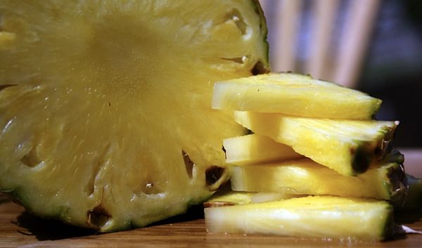 Now That I Know Why My Mouth Tingles After Eating Pineapple, I Will Never Eat It Again