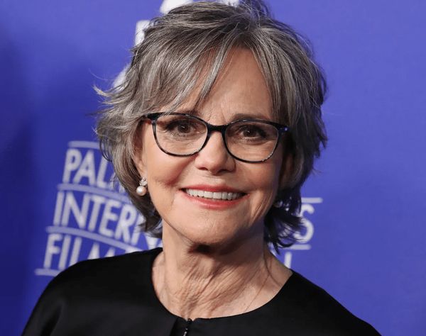 Sally Field: A Remarkable Journey of Resilience and Embracing Natural Aging