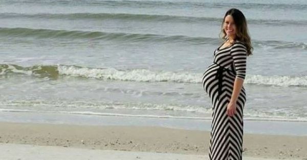 Take A Closer Look At This Magical Pregnancy Photo!