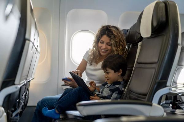 Travel Etiquette: Should You Move Seats on a Plane for a Family?