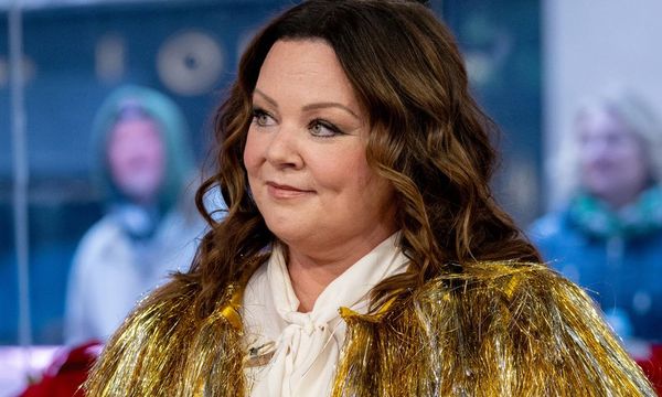 Melissa McCarthy Shines in Stunning Metallic Dress at 53