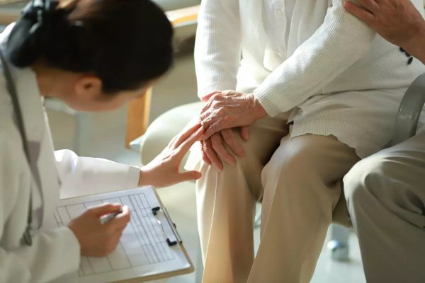 The couple had to be assessed by two doctors. (RUNSTUDIO/Getty)