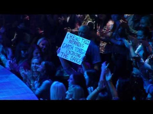 Garth Brooks’ Heartwarming Gesture at Minneapolis Concert