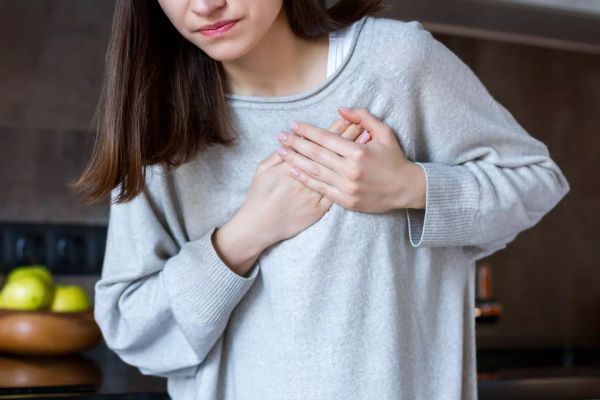 Women are more likely to experience a 'silent heart attack'. (monstArrr_/Getty Images) (