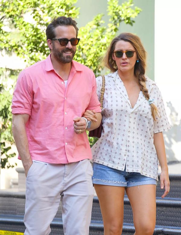 Blake Lively poses with her husband, Ryan Reynolds