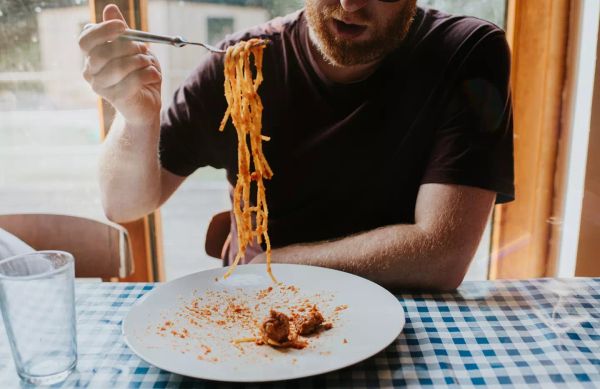 Tragic Death After Reheating Leftovers: A Warning for All