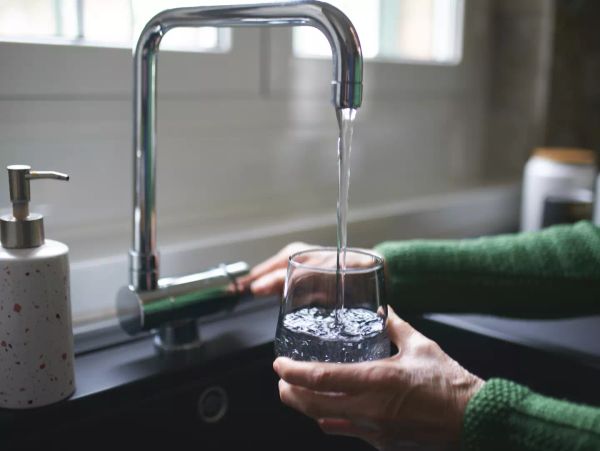 It's important to drink enough water to stay hydrated. (Getty Stock Photo)