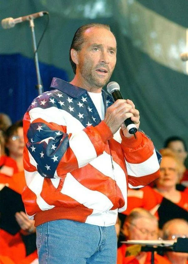 Celebrating America: Home Free and Lee Greenwood’s Patriotic Rendition of ‘God Bless The USA’