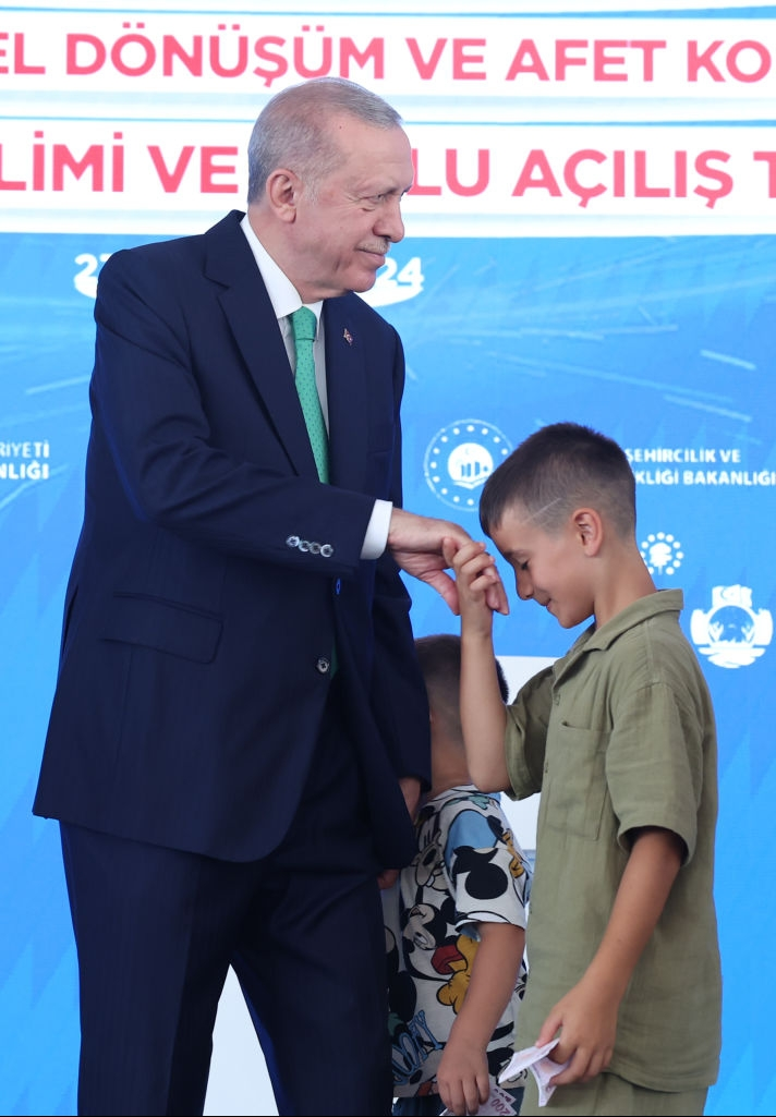 Outrage as Turkish President Erdoğan Appears to ‘Slap’ Child for Not Kissing His Hand