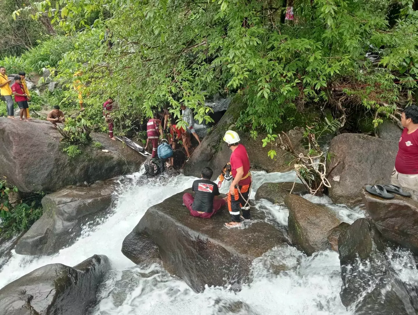 Tragedy Strikes: Teenager’s Fatal Fall While Taking Selfies at Waterfall