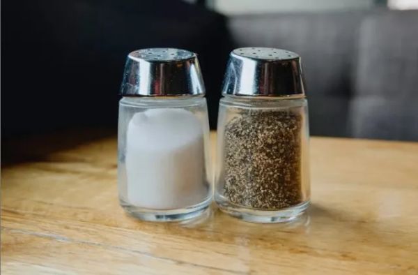 boss checks candidates skills by using salt and pepper test 1344